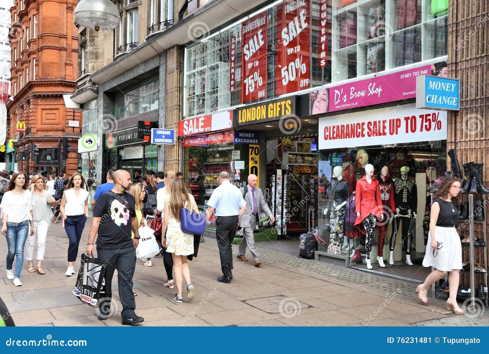 Оксфорд стрит магазины. Oxford Street London shops. Магазины на оксфордской улице. London shopping Oxford Street. Oxford street shops