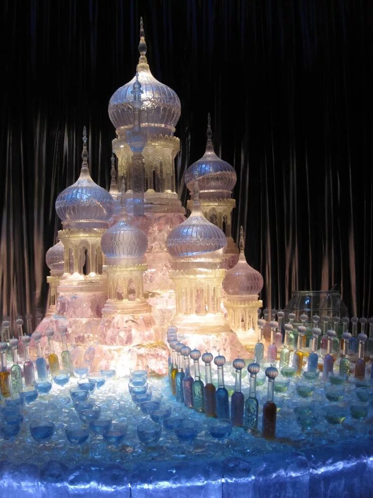 Театр куклачева хрустальный замок. Замок из хрусталя песня. Хрустальный замок. Замок хрусталь. Хрустальный замок.