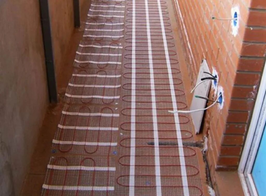 Теплый пол на балконе. Инфракрасный пол на балконе. Тёплый пол на балконе электрический. Тёплый пол на балконе электрический. Тёплый пол электрический.