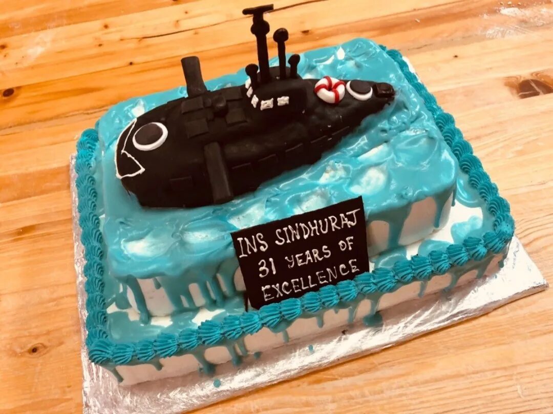 С днем рождения подводника. Торт подводная лодка. Торт для подводника. Торо с подводно лодкой. Торт с подводной лодкой для мужчины.