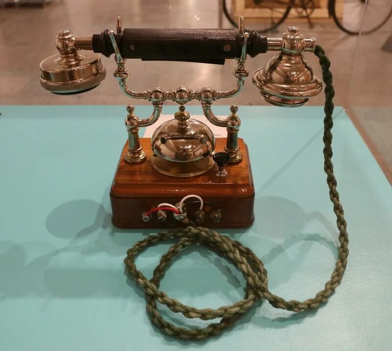 как работали первые телефоны. эволюция телефонных аппаратов. александр белл телефонный аппарат. как работали первые телефоны. первый телефонный аппарат 1876 года.