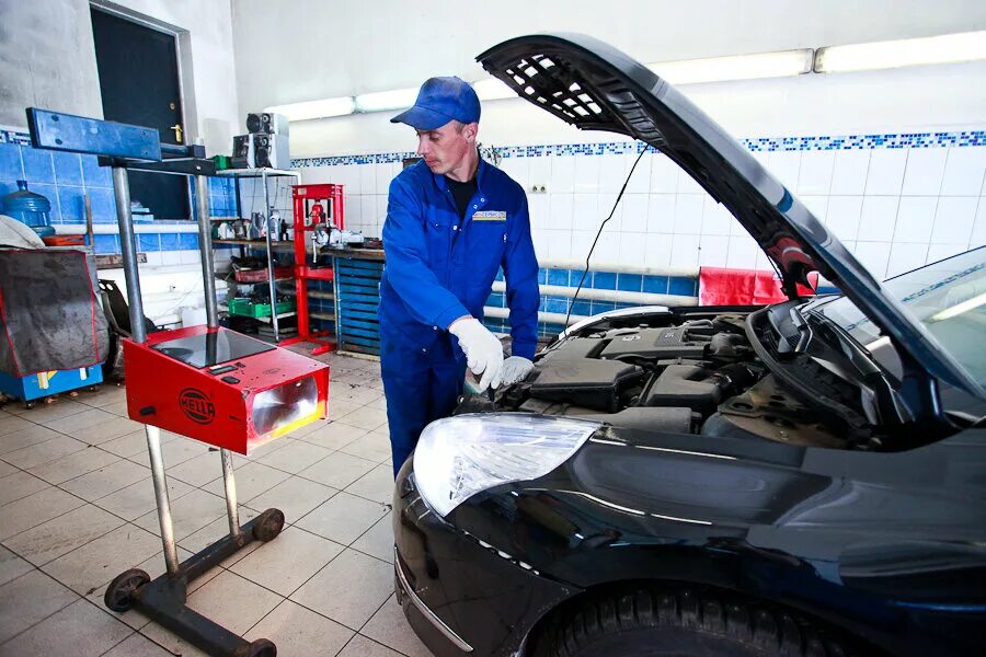 восстановление фар автомобиля. полировка автомобильных фар. полировка фар. детейлинг фар. регулировка света фар в автосервисе.