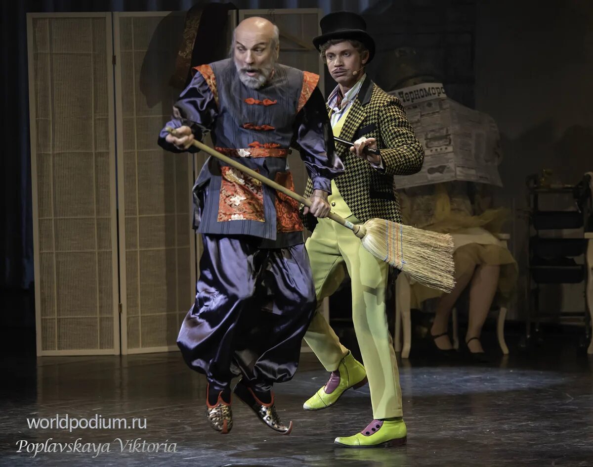 За двумя зайцами хрусталев. Проня за двумя зайцами. За двумя зайцами спектакль бабкина. Проня за двумя зайцами. За двумя зайцами спектакль.