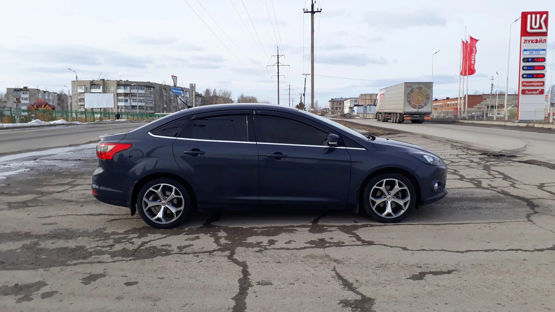 Ford focus 3 рестайлинг r17. Форд фокус 3 хэтчбек r17. Форд 3 на 17 дисках. Форд 3 на 17 дисках. Форд фокус 3 хэтчбек диски 16.