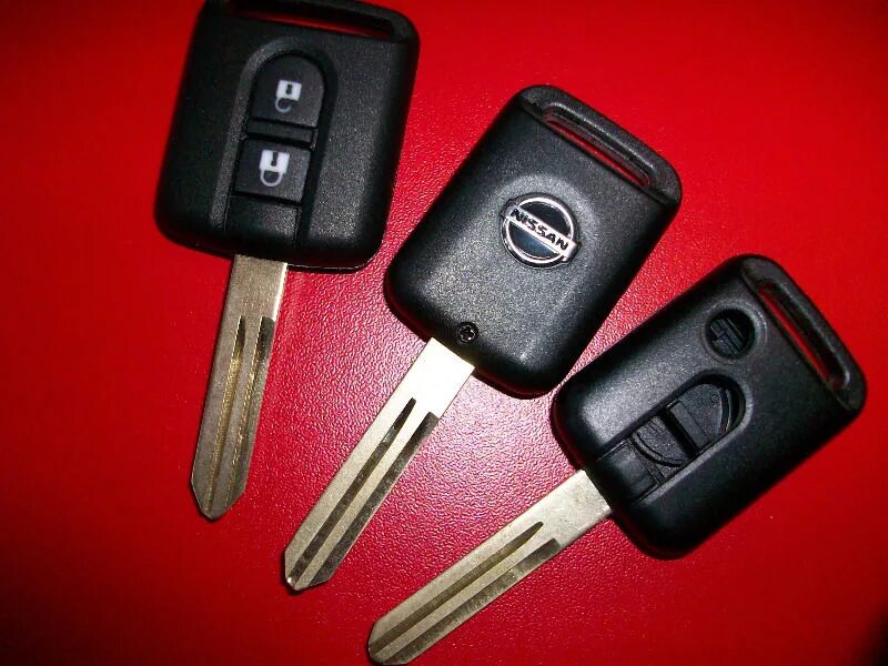 Ключ авто ниссан. Ниссан альмера 2 ключи. Ключ на nissan almera 2 кнопки. Nissan skyline 35 корпус ключа зажигания. Ниссан альмера 2 ключи.