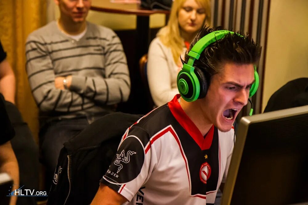 Ex6tenz игрок. Tenz crosshair valorant. Кевин "ex6tenz" друланс. Cfg tenz. Клауд киберспорт.