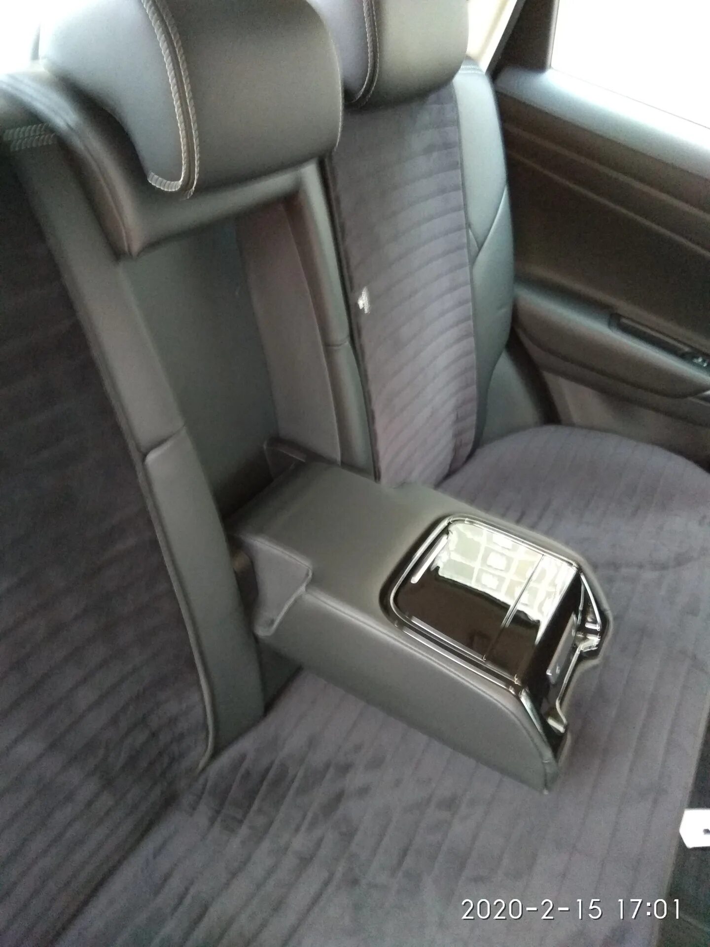 Вставки между передних сидений - Geely Atlas (1G), 1,8 л, 2019 года аксессуары D