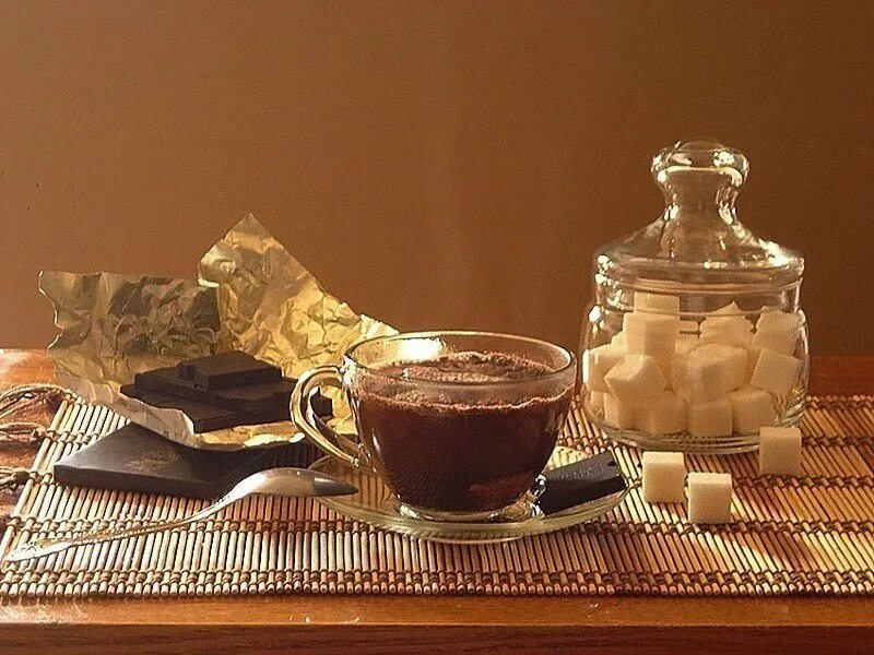 Чай с сахаром утром. Кофейный натюрморт. Чай с шоколадом. Чайный натюрморт. Натюрморт чаепитие.