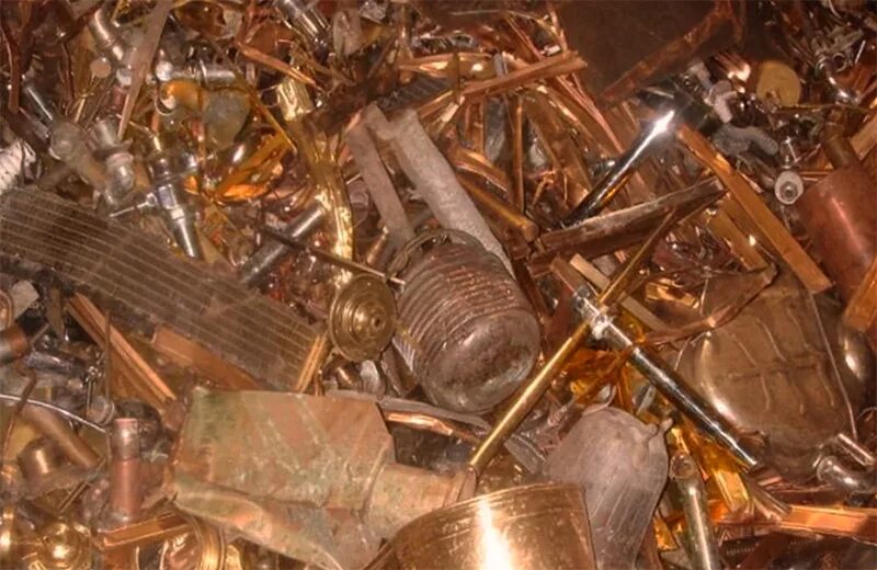 Лом черных металлов. Свинец металл прием. Бронза лом. Куча металлолома. Стальной лом.