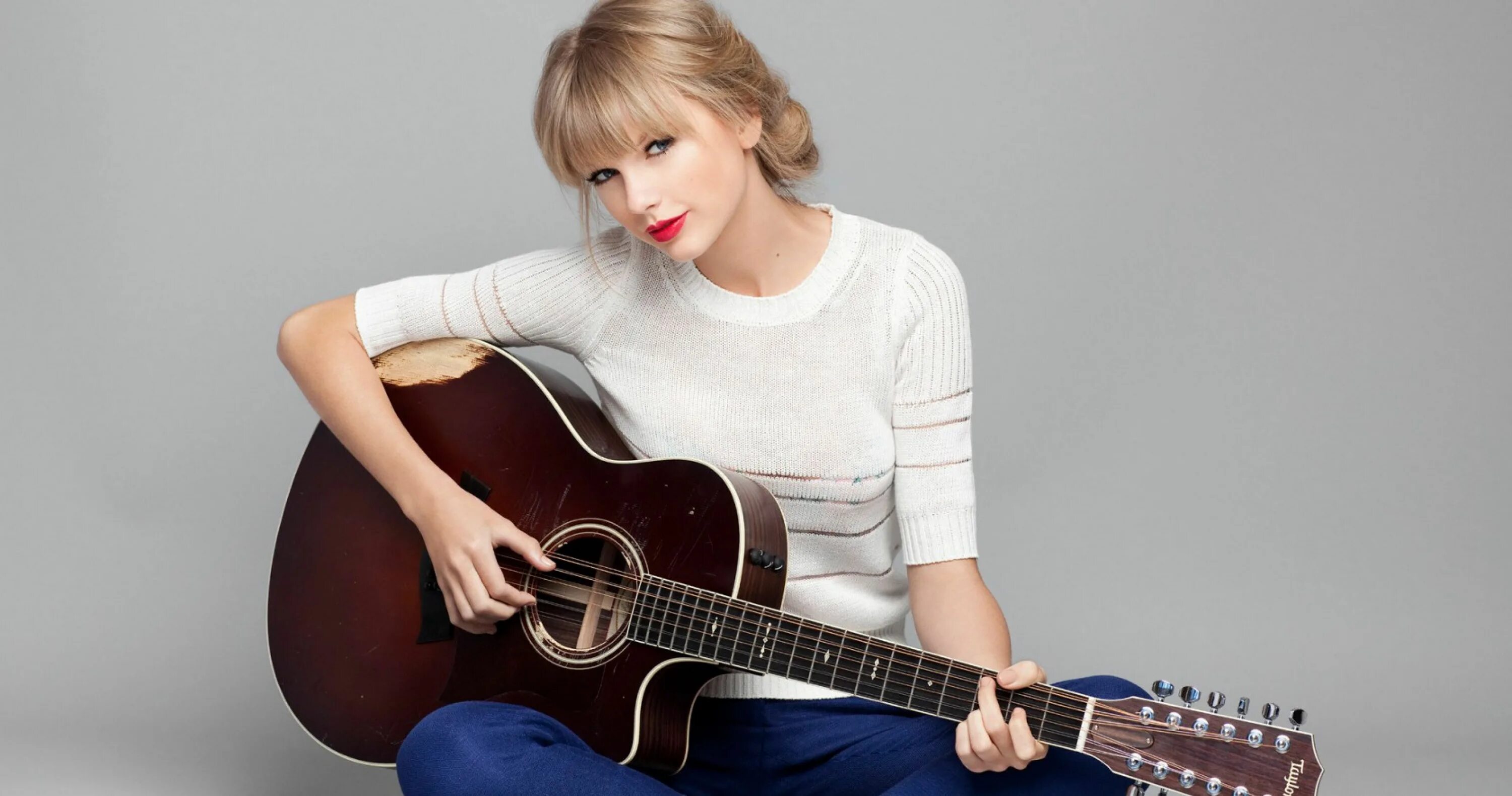 Taylor pictures. Taylor Swift. Тейлор Свифт с гитарой. Певица Тейлор Свифт. Taylor Swift с гитарой.