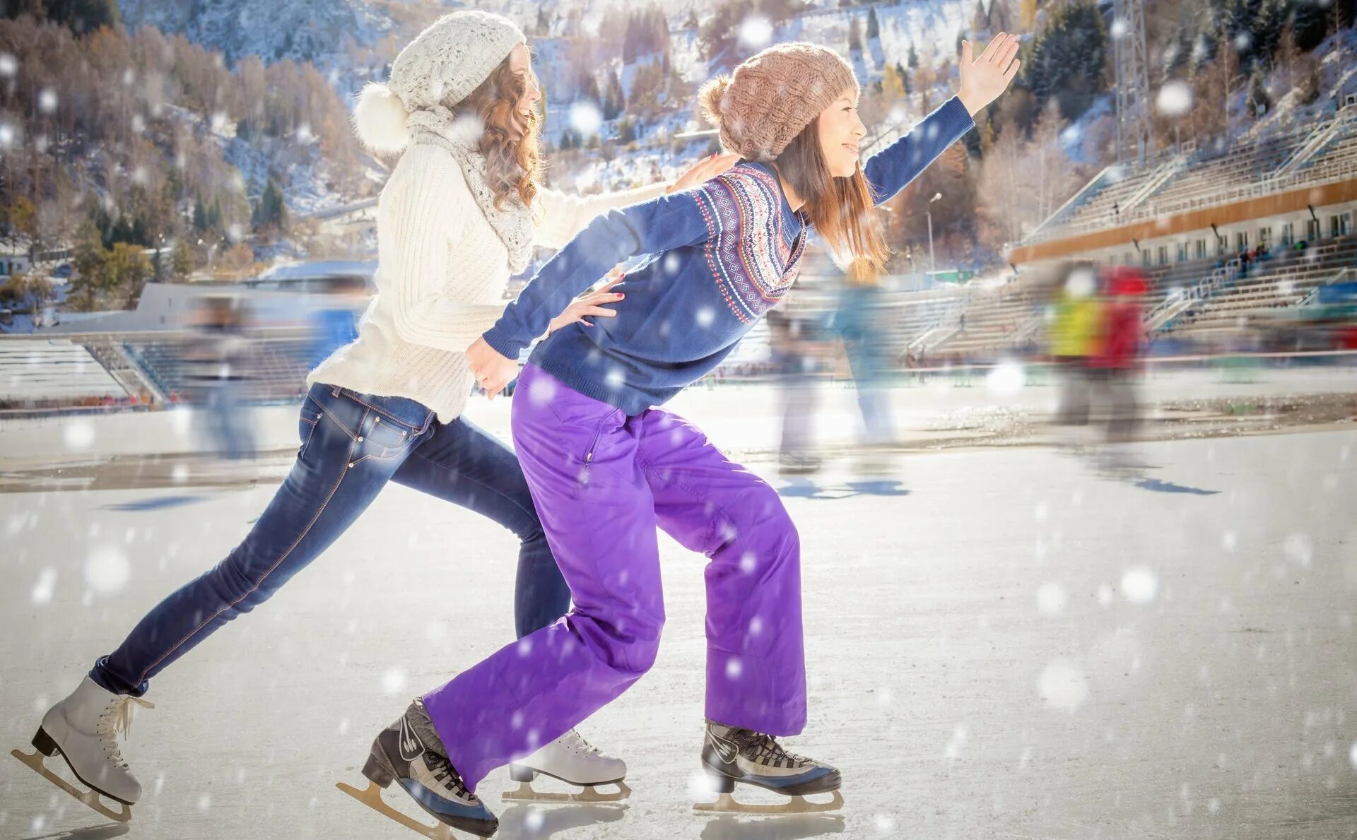 He is skating. Катание на коньках. Люди катаются на коньках. Подруги на катке. Люди кататаются на коньках.