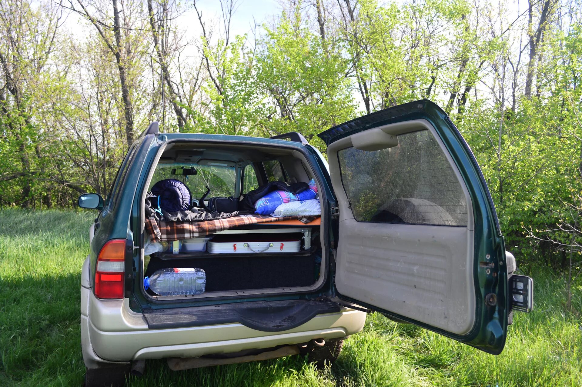 Витара размеры багажника. Suzuki grand vitara 2000 багажник. сузуки витара 2 багажник. багажник сузуки гранд витара 2. багажник гранд витара 2.