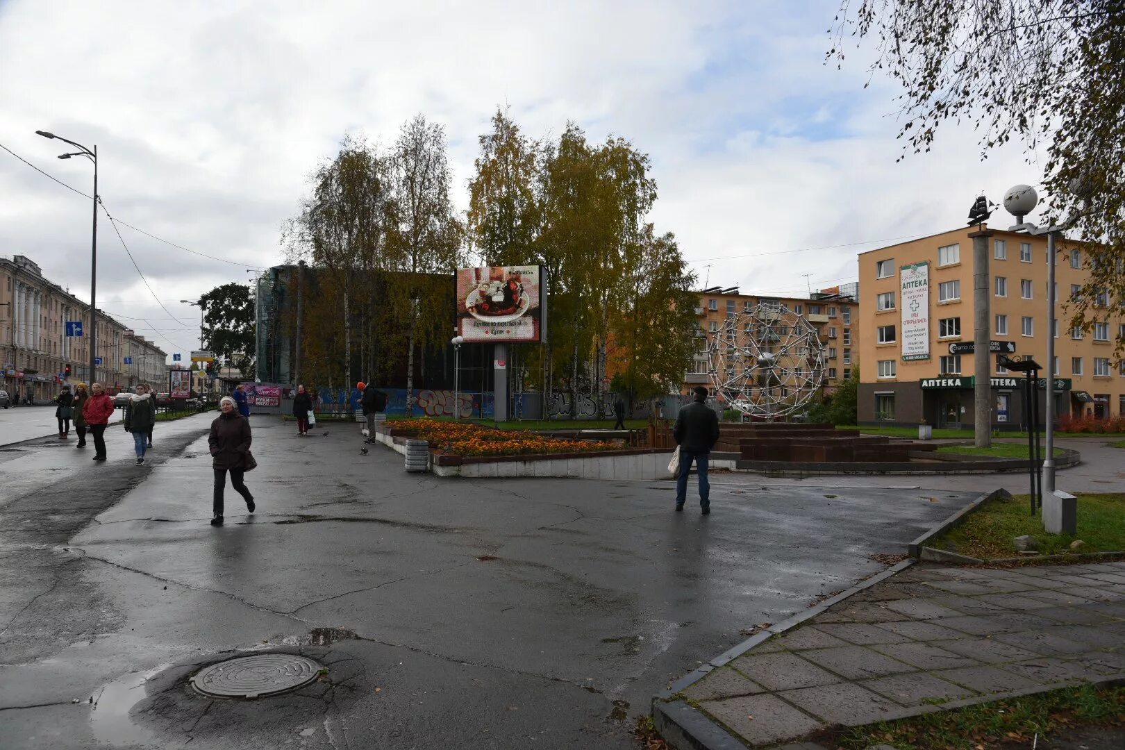 Проспект Ленина Петрозаводск. Проспект Ленина 15 Петрозаводск. Здание поликлиники на Ленина Петрозаводск. Проспект Ленина Петрозаводск 1991 год.