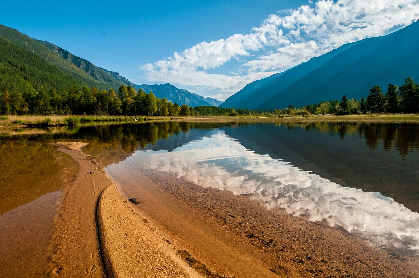 Ольхон байкал. Байкалдан ағып шығатын өзен. Озеро байкал губа аяя. Зимний байкал кристина макеева. Остров ольхон на байкале.