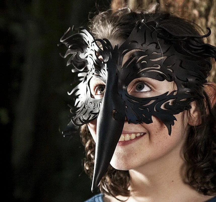 Хэллоуин маскарад. Маска ворона шоу. Карнавальная маска ворона. Маска ворон маскарад. Шоу маска ворона