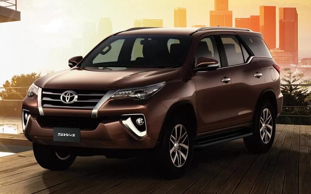 Новая тойота внедорожник. Toyota sw4 Fortuner. Тойота фортунер 2018 новый. Джип Тойота фортунер. Новый внедорожник Тойота фортунер.