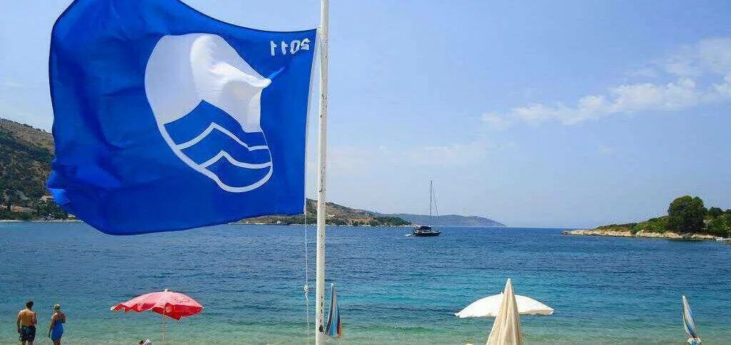 Blue Flag 2021. Анталья голубой флаг. Флаг Корфу флаг Корфу. На борту холера бело синий флаг
