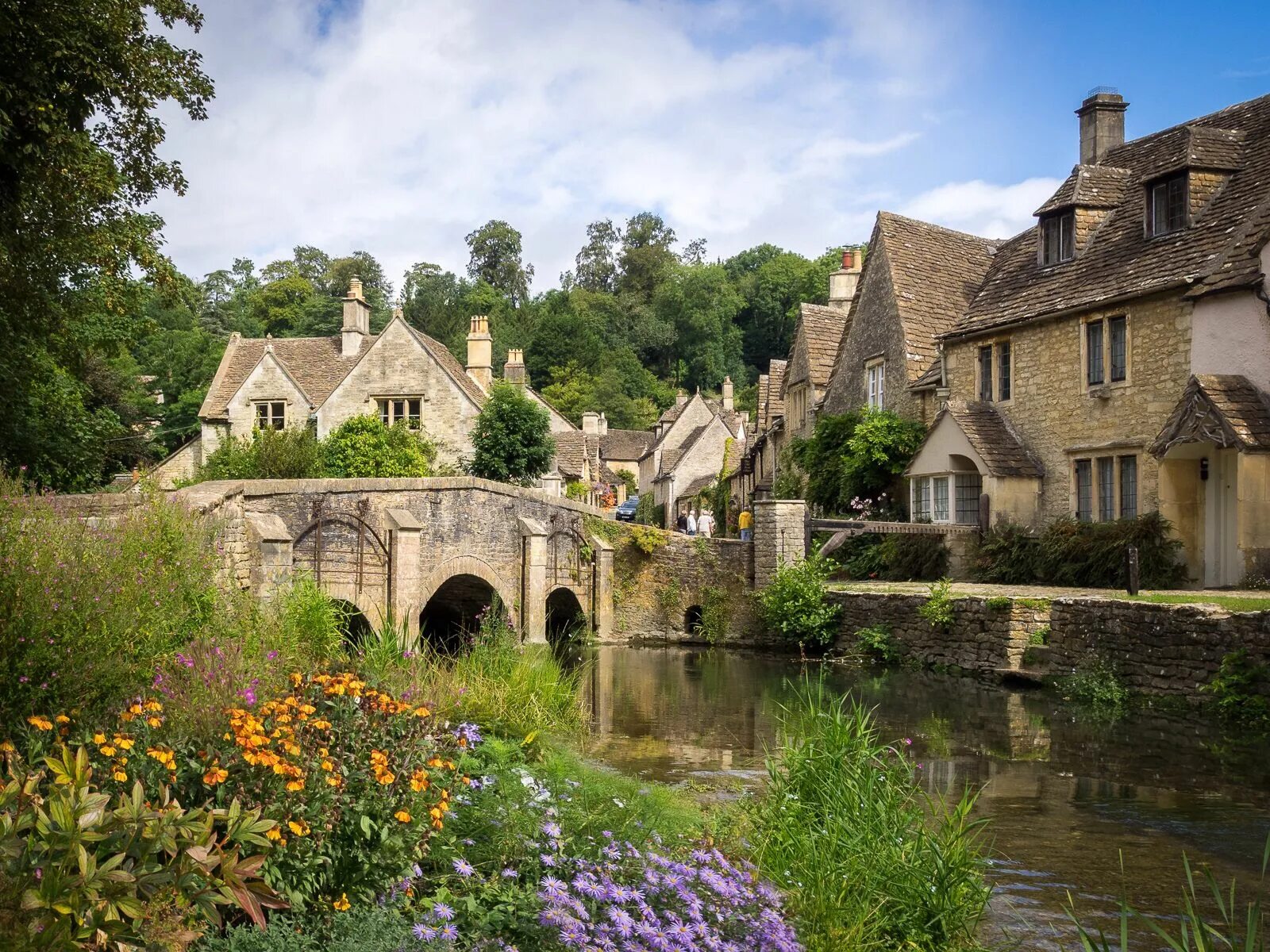 Деревня Castle Combe. Уилтшир Англия деревня. Деревушке Англии - Castle Combe.. Деревня Котсуолдс Англия. Village крепость