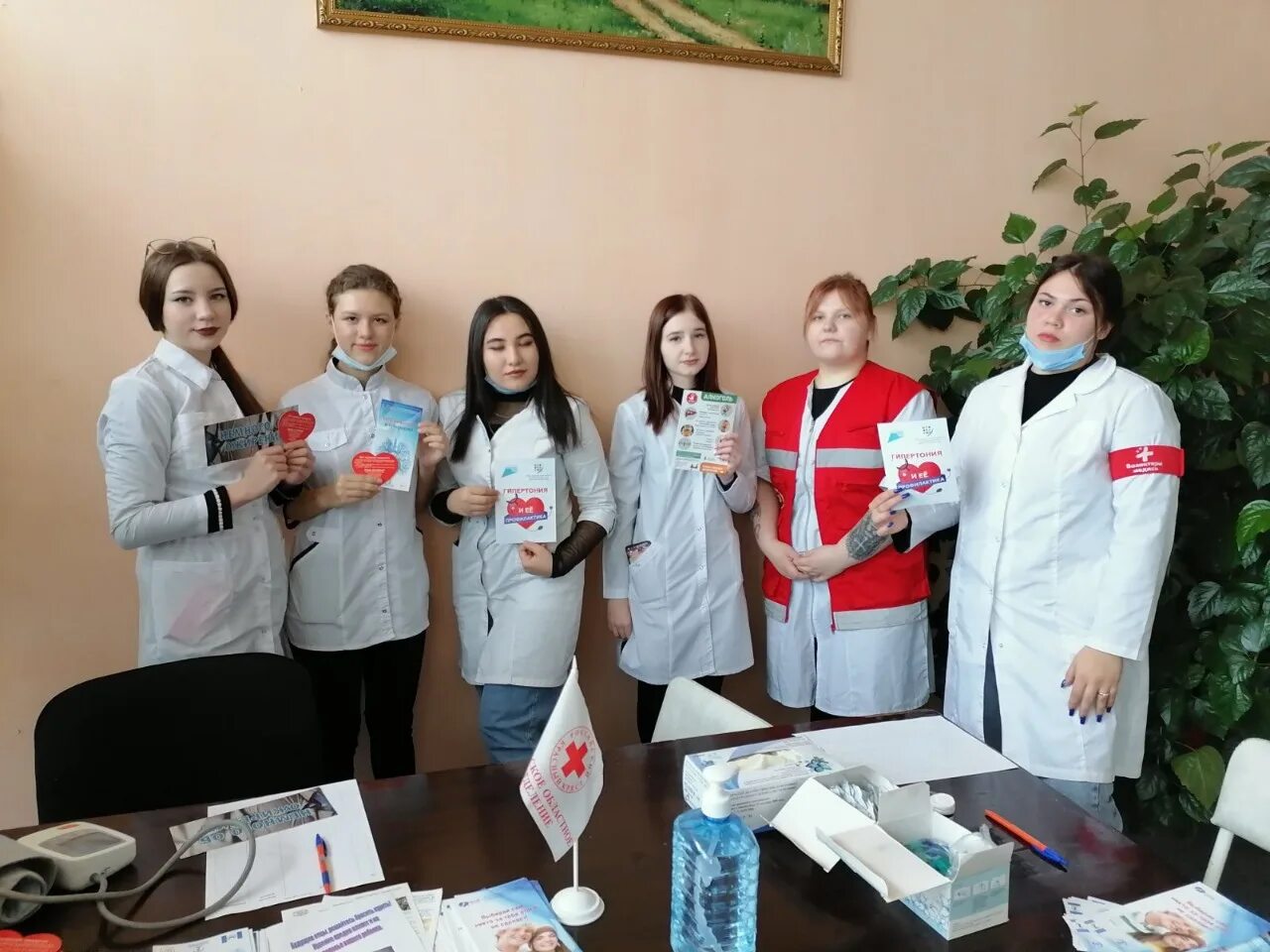 медицинсок еволонтерство. волонтеры медики. волонтеры медколледжа просят разослать. врачи волонтеры. волонтеры медколледжа просят разослать.