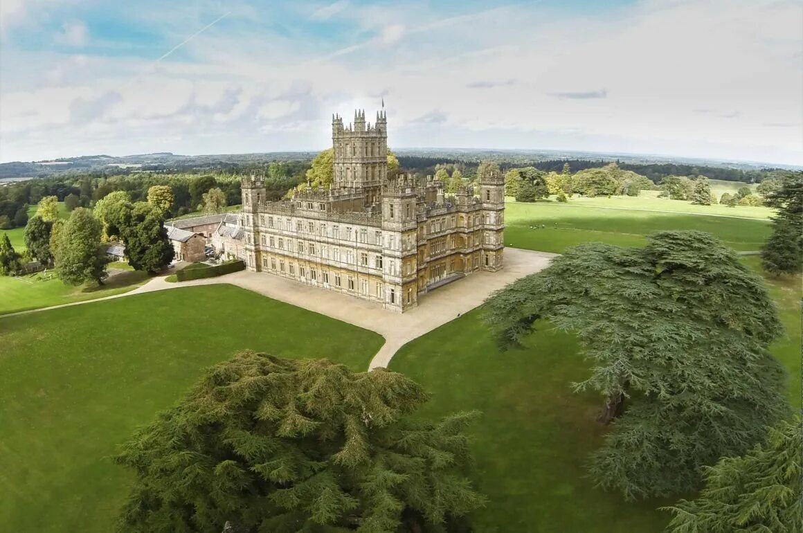 Замок хайклер, хэмпшир. Замок хайклер, хэмпшир. Замок хайклер англия. Аббатство даунтон замок хайклер. Замок хайклер.