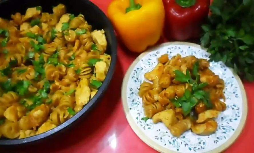 Вялая макаронина. Вермишель с вареной курицей. Ленивые макароны. Тортеллини карбонара. Спагетти со сметаной и сыром.