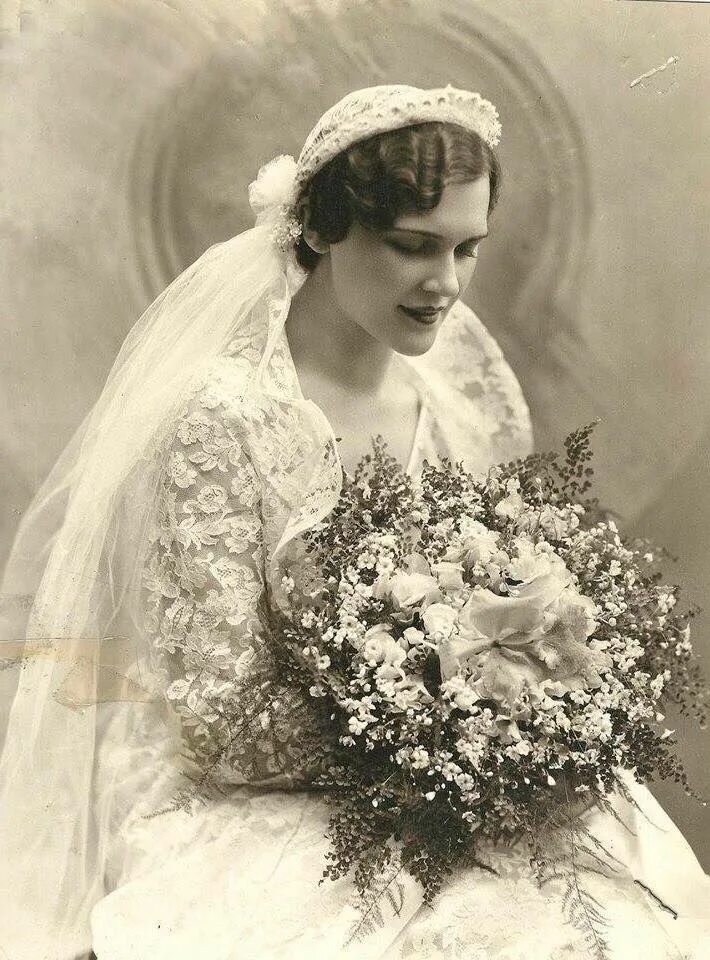 Старинные фотографии. Свадебные букеты 19 века. Невеста 19 века. Свадебная мода конца 19 века. Свадебные платья прошлого столетия.