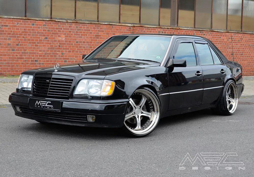 Мерседес w124 e500. Mercedes Benz w124 e500. Мерседес Бенц 124 волчок. Мерседес е 500 кузов 124.