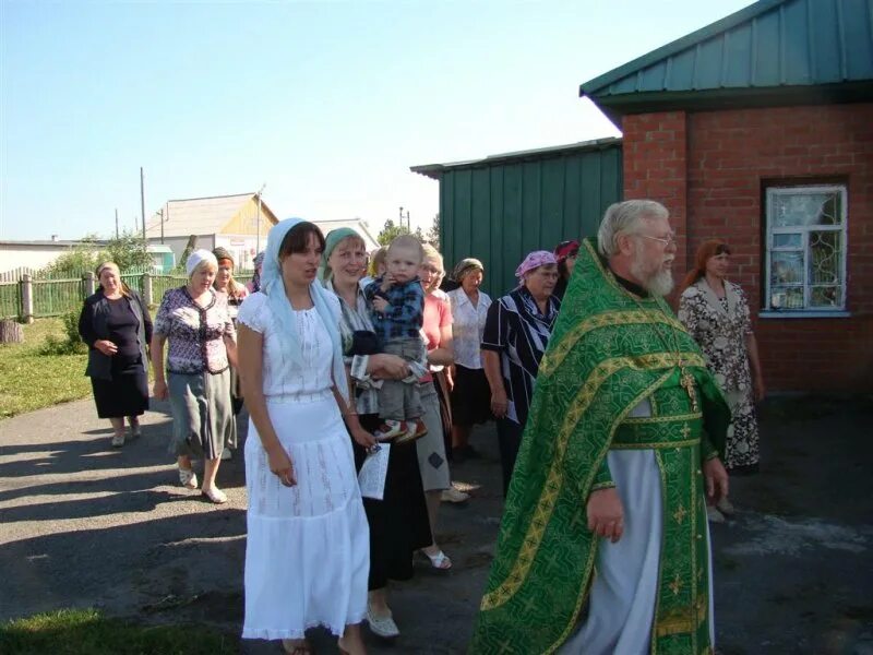 Убинский район село круглоозерное. Круглоозерное Убинского района Новосибирской. Круглоозерное Убинский район школа. Убинское (село). Служители храма в Убинском районе.