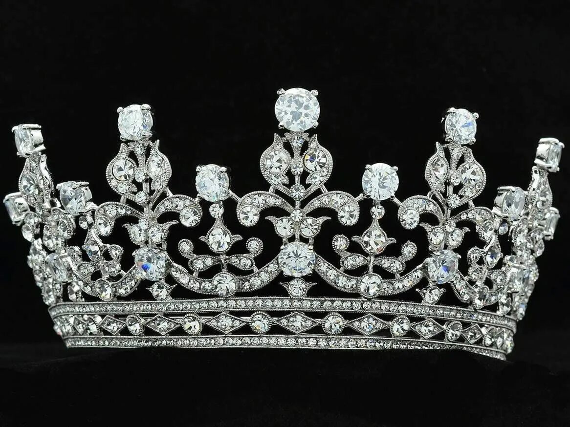 Crown w. Сердце на голову корона. Toyota crown логотип. London quality crown logo. Бренд с короной.