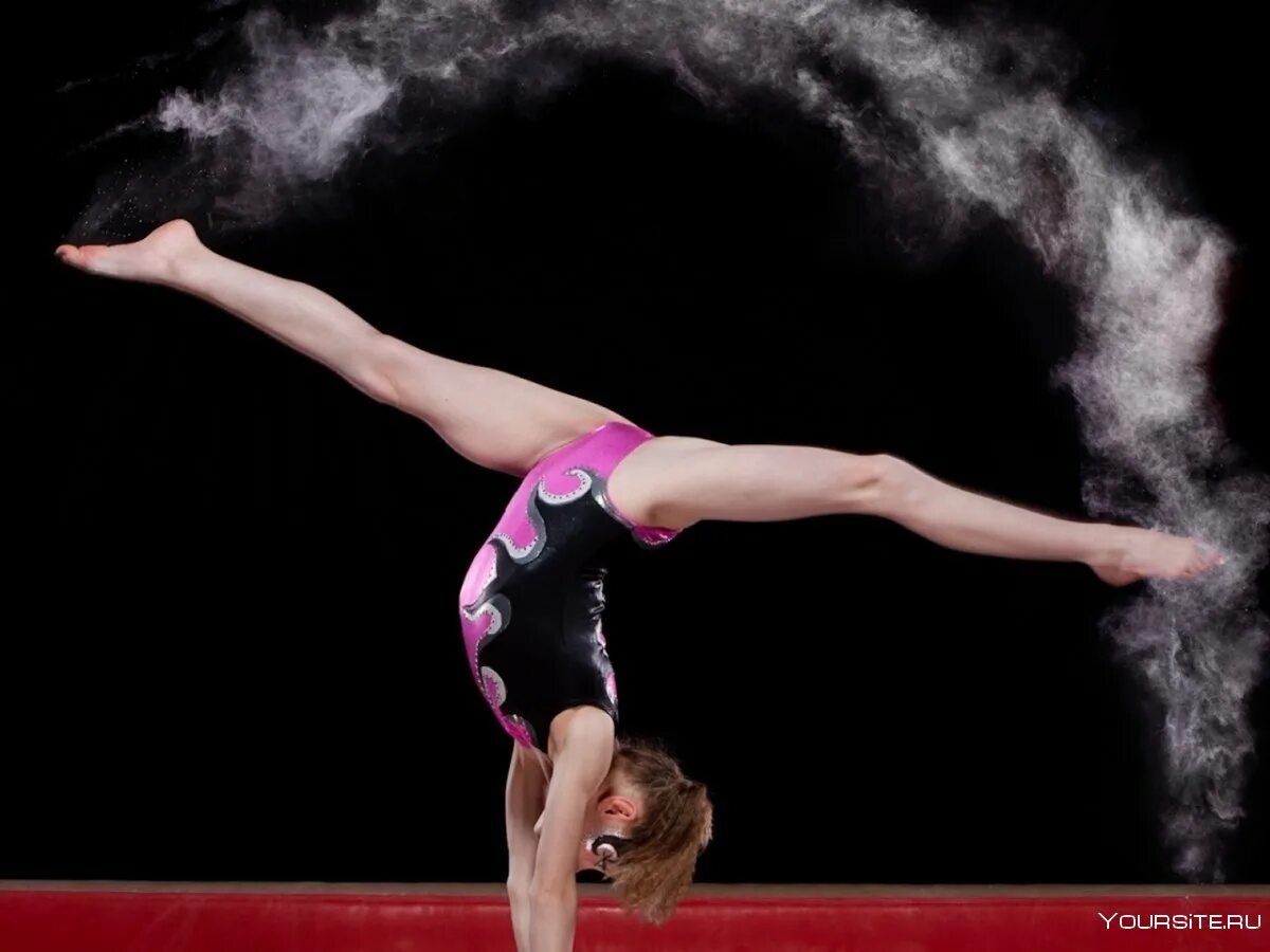 Акройога пирамида. Упражнения для йоги для двоих. Акробатика гимнастика дети. Гимнастические трюки легкие. Акробатичеческая гимнастика.