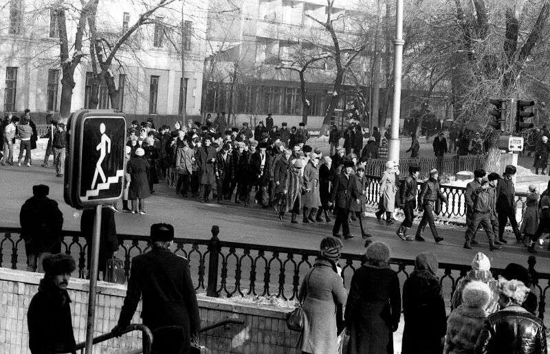 16 Декабря 1986 года в Алма-Ате. Декабрьские события 1986. 16 Декабря 1986 года картинки. Московский сквер поэтов. 29 декабря 1986 бал