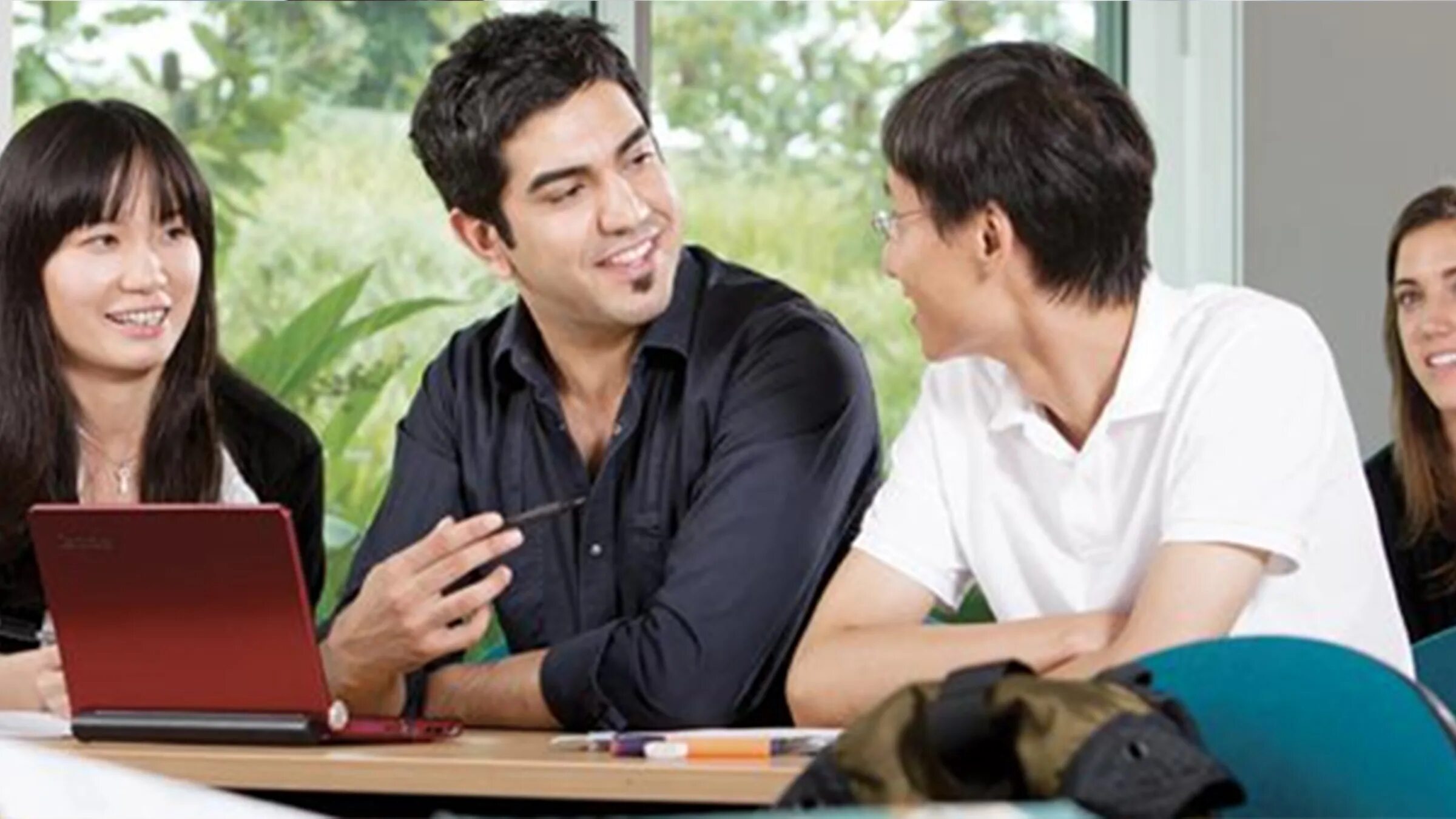 Принятие решений. Групповая терапия. People doing. Реакция с суданом. Picture of people doing different things.