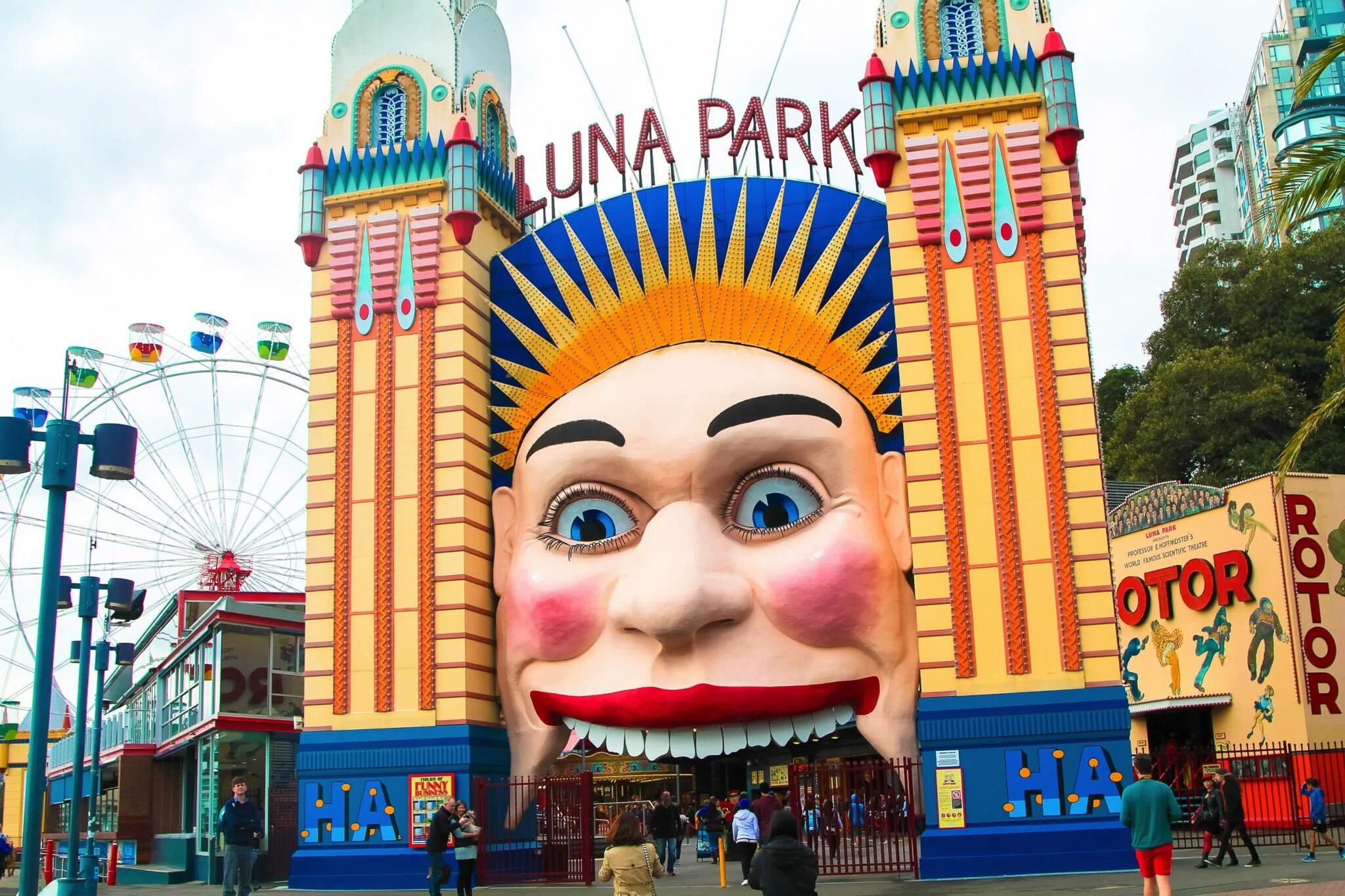 Лунапарк в Сиднее аттракционы. Лунапарк Одесса парк. Luna Park Австралия. Лунапарк Новосибирск.