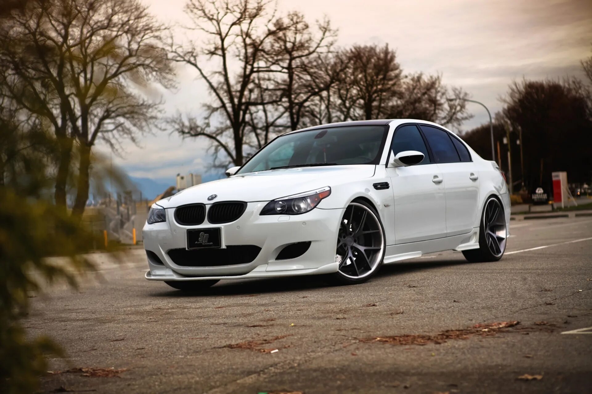 Дром е60. Бмв m5 e60. bmw m5 e60 white. bmw e60 белая. бмв 5 е60.