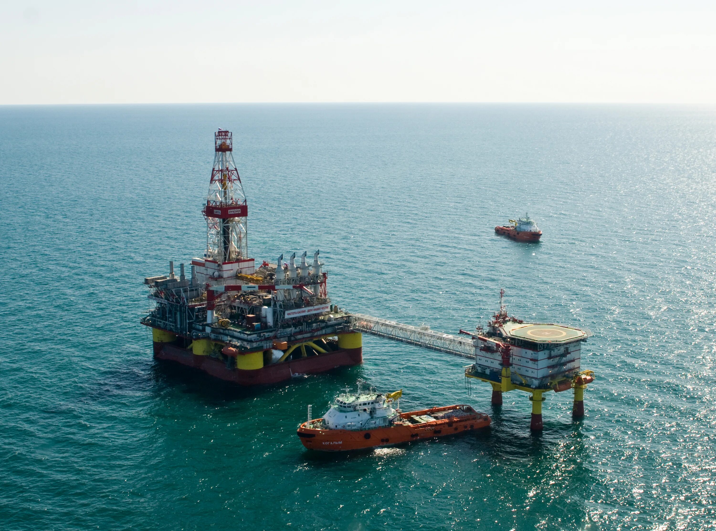Казахстан каспий шельф. Нефтяные платформы каспийского моря.