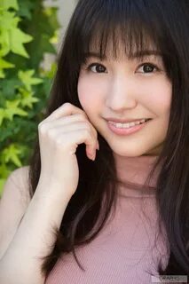 Momo Sakura 桜 空 も も/樱 空 桃"first gravure 初 脫 ぎ 娘" Graphis 写 真 集 - ...