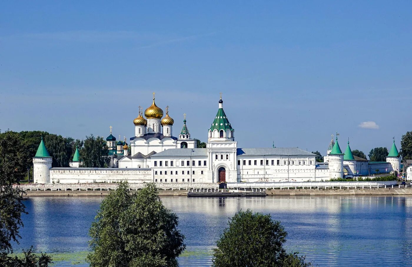 Ипатьевский монастырь сайт. Ипатьевский монастырь Кострома. Свято-Троицкий Ипатьевский монастырь. Свято-Троицкий Ипатьевский монастырь в Костроме. Ипатьевский монастырь близ Костромы.