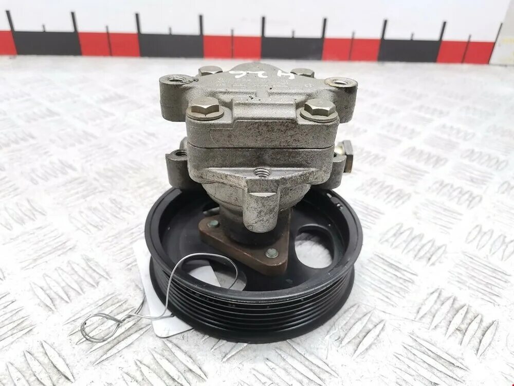 Туарег гидроусилитель руля. Туарег 7l уровень жидкости гидроусилителя руля. Насос гидроусилителя руля фольксваген туарег. Гур фольксваген туарег. Насос гидроусилителя руля туарег 2.