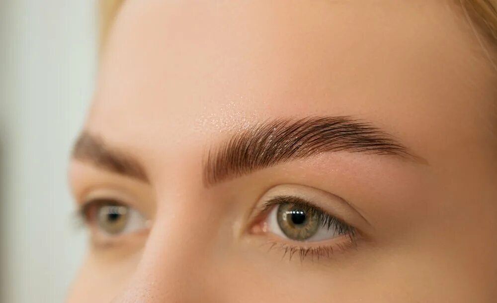 Brows care. Архитектура бровей салон. Расчесывание бровей. Brows care. Красивые брови.