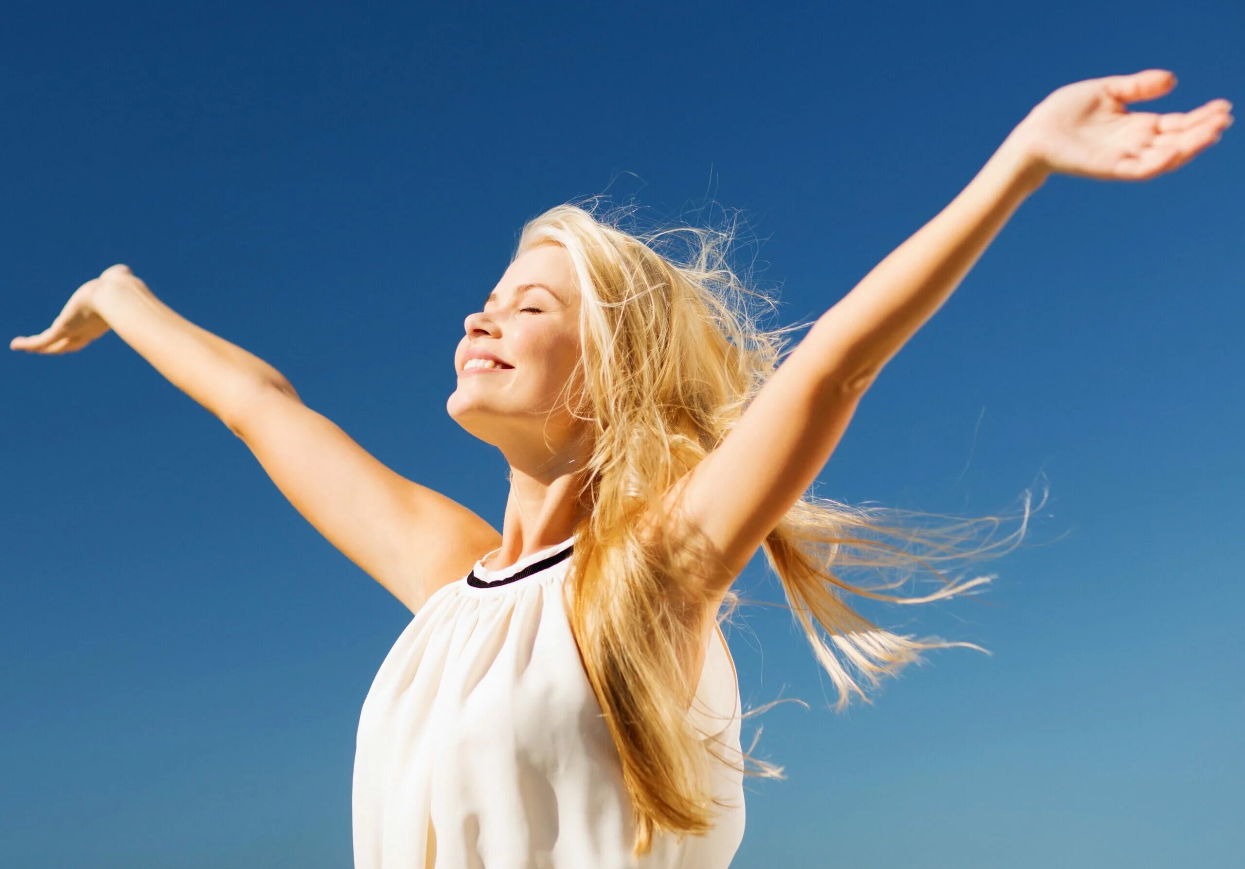 Состояние женщина девочка. Девушка на выданье салимова. Состояние женщина девочка. Девушка с распростертыми руками. Состояние женщина девочка.