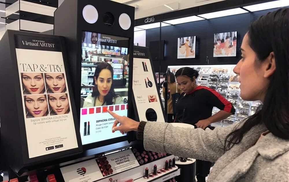 Примерить косметику. Набор косметики. Косметика картинки. Смарт зеркало для макияжа. Декоративная косметика.