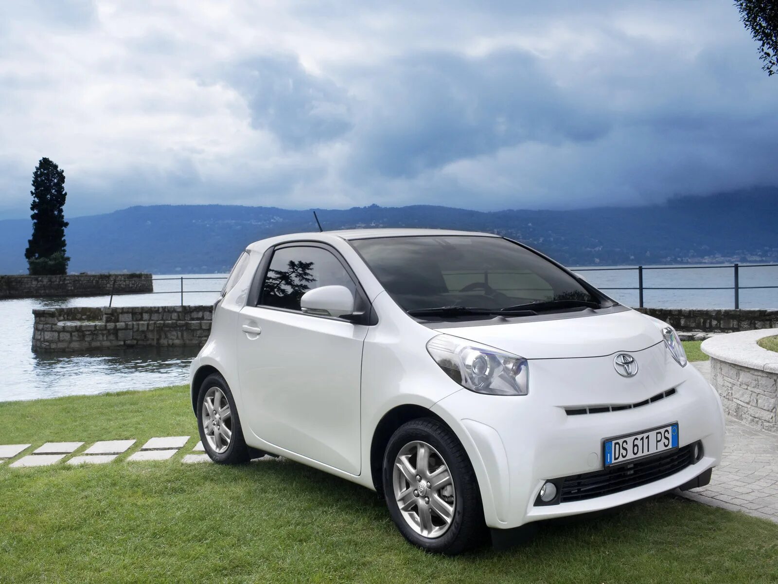 Toyota IQ j1. Toyota IQ 2. Toyota IQ Mini. Малолитражка Тойота IQ. Какую toyota купить