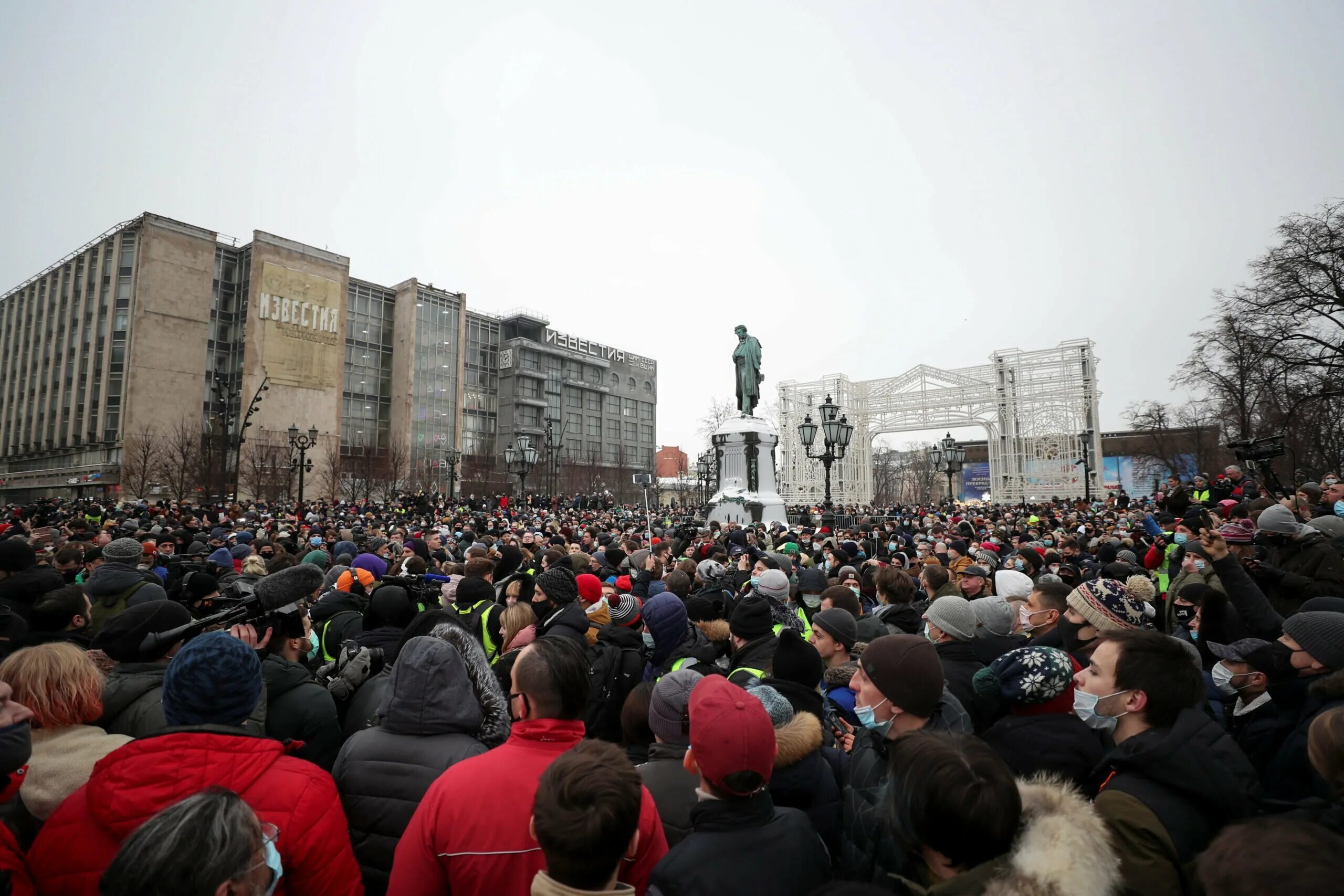 Пушкинская площадь Москва митинг 23. Митинг на Пушкинской площади. Пушкинская площадь Навальный. Митинг 23 января Пушкинская площадь. Москва митинг что происходит