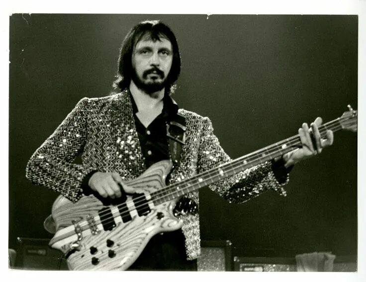 According to the text edward entwistle. Джон энтвистл. джон энтвистл the who. джон энтвистл бас-гитарист. джон энтвистл в молодости.