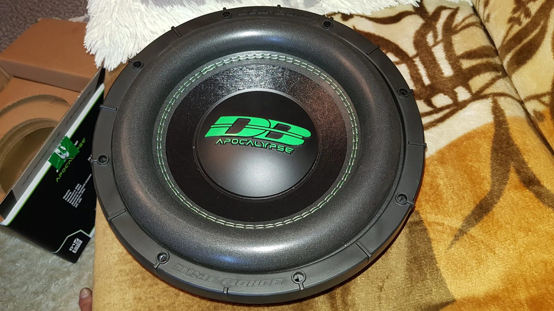 Apocalypse db sa272. Сабвуфер db apocalypse 2612. саб дб2712. сабвуфер apocalypse db-sa305d1. короб apocalypse db-sa2712 2 динамик для сабвуфера.