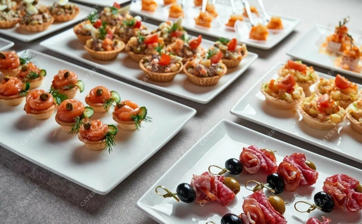 Мясной фуршет. Фингер фуд с красной рыбой. канапе фингер фуд. фингерфуд банкет фуршет. банкетные закуски.