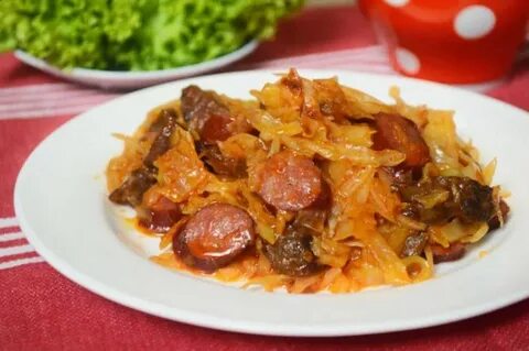 Капуста тушеная с грибами и сосисками