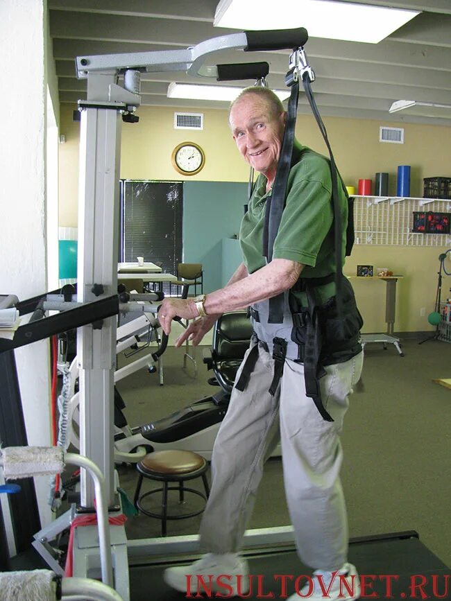 Комплекс для восстановления после инсульта. Реабилитация после инсульта. занятия после инсульта. реабилитация больных после инсульта. занятия по реабилитации после инсульта.