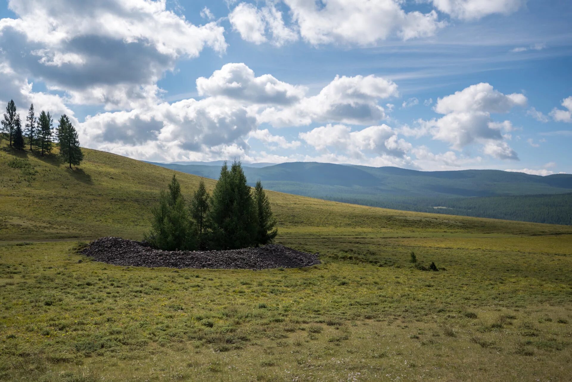 Пазырыкские Курганы горный Алтай. Пазырыкские могильники Алтая. Урочище Пазырык Алтай горный. Пазырские Курганы Алтай.