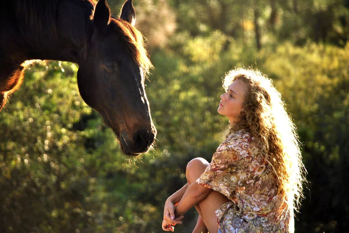 Дальше лошадка. Фотосессия с лошадьми. Девушка с лошадью. Девочка на лошади. Фотосессия с лошадью летом.